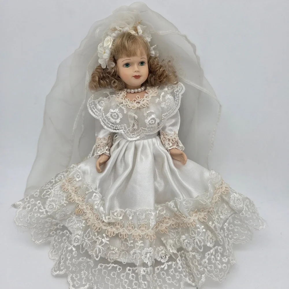 Porcelain Bride Doll 12 in‎ White Satin Lace Dress Vintage Collectible Wedding